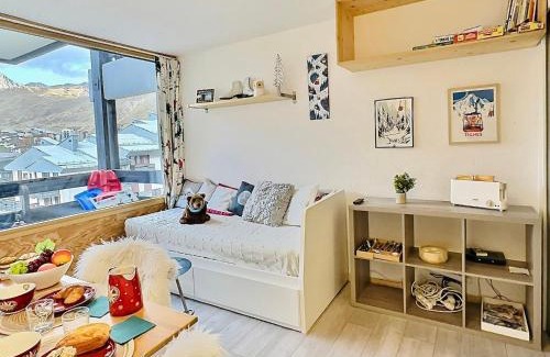 Le Lavachet Appartement | Studio cabine cosy à Tignes avec balcon, proche pistes et commerces. Wifi inclus. - FR-1-411-905