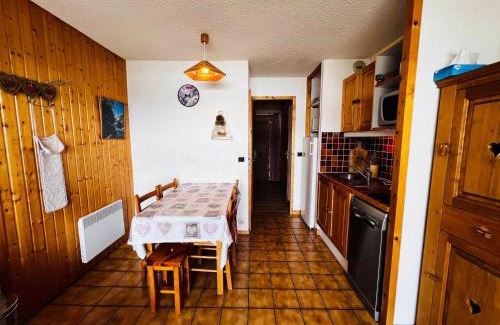 Les Saisies Appartement | Studio cabine cosy aux Saisies, sud, 4 pers, skis aux pieds, proche ESF, tout équipé - FR-1-293-169