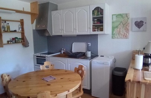 Correncon-en-Vercors Appartement | Studio cabine 28m² à Corrençon-en-Vercors, proche village, navettes, skis, nature, 4 pers, balcon - FR-1-515-140