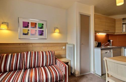 Belle Plagne Appartement | Studio cabine chaleureux, 4 pers, balcon, vue montagnes, près des pistes, spa - FR-1-455-184