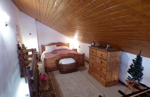 Les Saisies Appartement | Studio Cabine Mezzanine aux Saisies - Centre Station, Balcon Sud, 4 Pers, 2 étoiles - FR-1-594-100