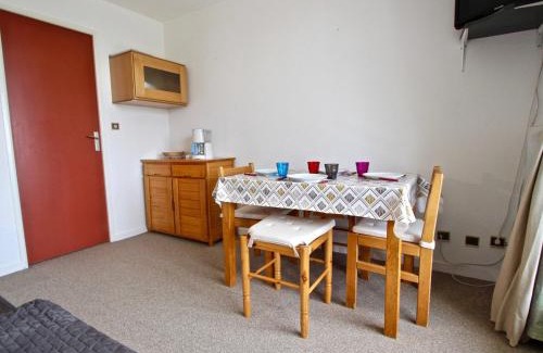 Chamrousse Appartement | Studio cabine pour 6, bien équipé, proche des pistes et commerces à Chamrousse - FR-1-340-208