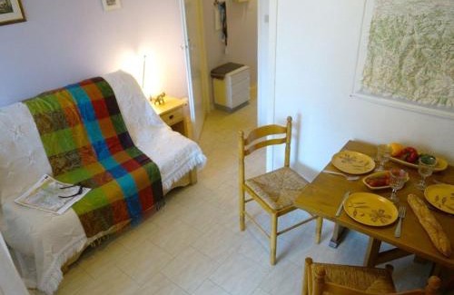 Bagneres-de-Luchon Appartement | Studio Calme avec Balcon Plein Sud, Parking Privé, Proche Thermes et Centre-ville - FR-1-313-149