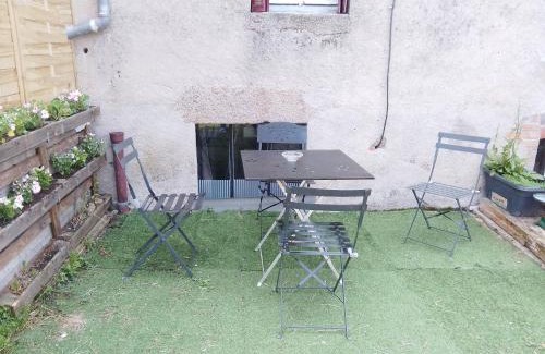 Saint-Priest Appartement | Studio calme avec billard