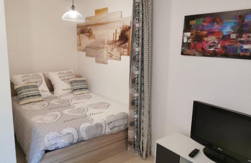 Saint-Pierre-du-Mont Appartement | Studio calme avec parking