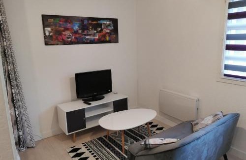Saint-Pierre-du-Mont Appartement | Studio calme avec parking