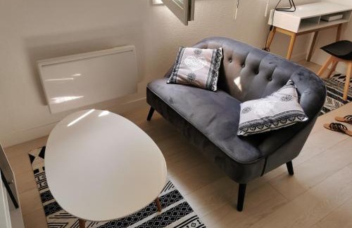 Saint-Pierre-du-Mont Appartement | Studio calme avec parking