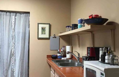 Las Cruces Maison | Studio Casita 5 mins to Farmer's mkt/dogs welcome!