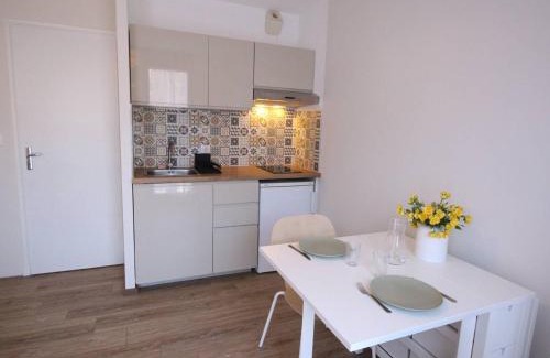 Bagneres-de-Luchon Appartement | Studio Central 2 Pers, Parking, Proche Thermes & Commerces - FR-1-313-156