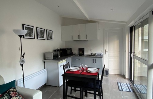 La Roche-Posay Appartement | Studio lumineux avec jardin privé et terrasse en plein centre de La Roche-Posay