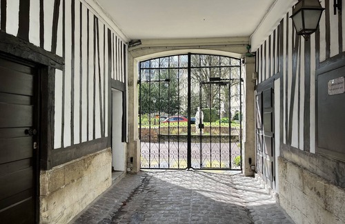 Rouen City Centre Appartement | Studio centre ville tout confort avec SDB équipée d’une baignoire jacuzzi