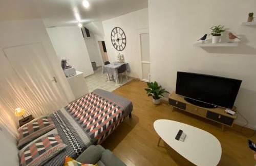 Excideuil Appartement | Studio chaleureux Centre Ville