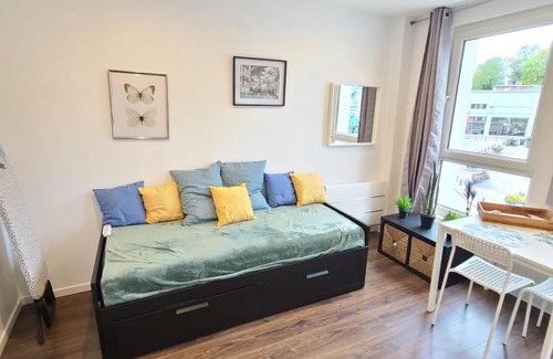 Maubeuge Appartement | Studio chaleureux et élégant en hyper centre de Maubeuge avec vue sur la porte de Mons et la place Vauban