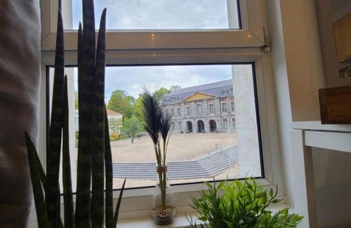 Maubeuge Appartement | Studio chaleureux et élégant en hyper centre de Maubeuge avec vue sur la porte de Mons et la place Vauban