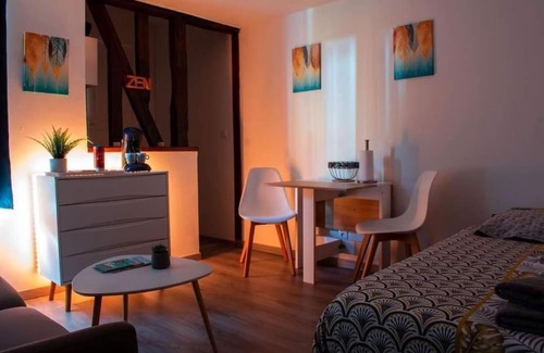 Louviers Appartement | Studio Charmant Confortable TV Centre Ville Louviers