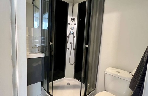 Chatellerault Appartement | Studio lumineux 2 pers. | Centre-ville & confort | Parking à proximité