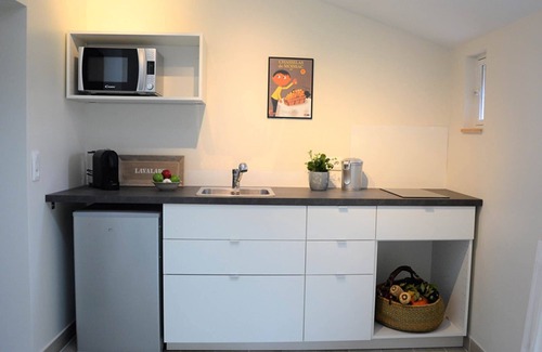 Castelsarrasin Maison | Studio Colonel - Sleeps 4