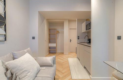 Ecully Appartement | Studio contemporain avec terrasse ensoleillée