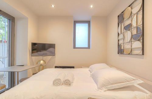 Ecully Appartement | Studio contemporain avec terrasse ensoleillée