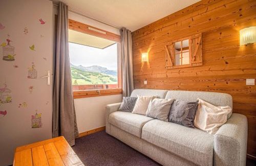 Les Avanchers-Valmorel Appartement | Studio coquet à 50m des pistes, proche commerces, balcon et casier à ski - FR-1-356-204