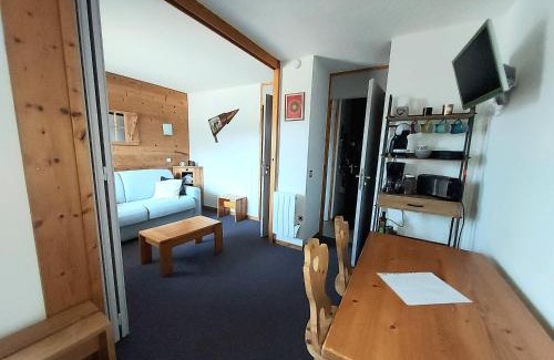 Les Avanchers-Valmorel Appartement | Studio coquet à 50m des pistes, proche commerces, balcon et casier à ski - FR-1-356-204