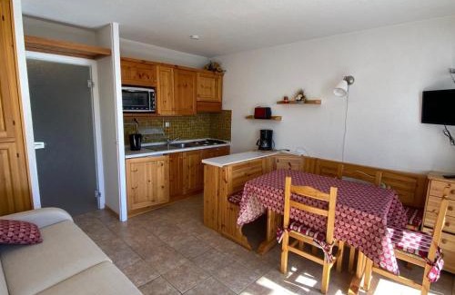 Montgenevre Appartement | Studio cosy 4 pers, plein sud, balcon, parking privé, proche pistes et commerces - FR-1-445-181