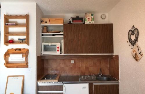 Correncon-en-Vercors Appartement | Studio cosy au pied des pistes, parfait pour famille, avec balcon, proche golf et randonnées - FR-1-515-99