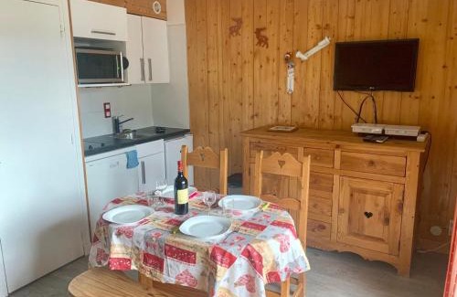Les Gets Appartement | Studio cosy aux Gets, 4 pers., proche pistes, balcon, parking, centre village - FR-1-671-32