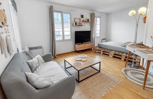 Le Plessis-Robinson Appartement | Studio cosy avec Smart TV & Wi-Fi