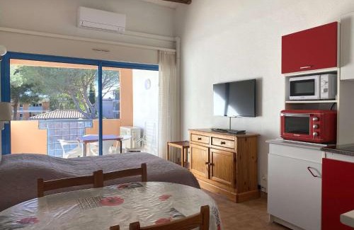 Balaruc-les-Bains Appartement | Studio cosy avec terrasse, parking, proche thermes - Balaruc-les-Bains - FR-1-553-89