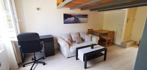 Les Avenieres-Veyrins-Thuellin Appartement | Studio cosy avec mezzanine & parking 2min Walibi