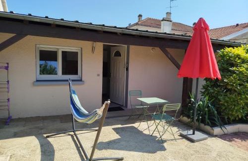 Chalons-en-Champagne Appartement | Studio Cosy 15 m2 au fond du jardin