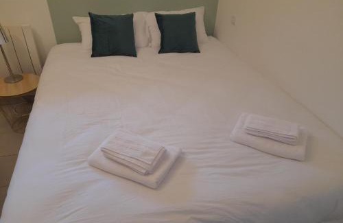 Chalons-en-Champagne Appartement | Studio Cosy 15 m2 au fond du jardin