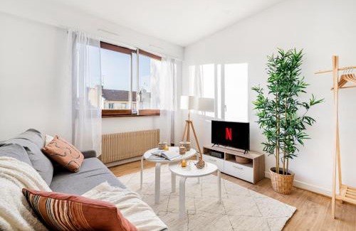 Cret de Roc Appartement | Studio cosy hyper-centre tout équipé, accès Wifi et Netflix