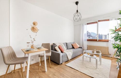 Cret de Roc Appartement | Studio cosy hyper-centre tout équipé, accès Wifi et Netflix
