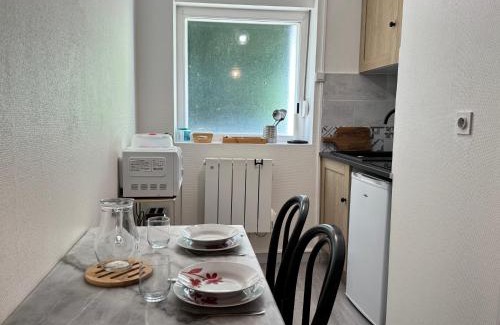 Egletons Appartement | Studio cosy & pratique avec parking privé