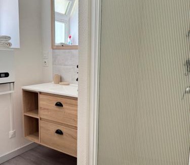 Egletons Appartement | Studio cosy & pratique avec parking privé