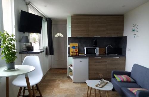 La Panouse Appartement | Studio d'environ 20m2, piscine, vue mer, pour 2 personnes