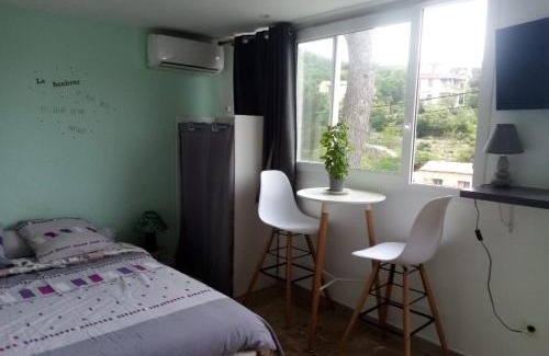 La Panouse Appartement | Studio d'environ 20m2, piscine, vue mer, pour 2 personnes