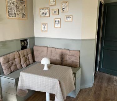 Saint-Jean-des-Mauvrets Appartement | Studio du Grand Beaumont