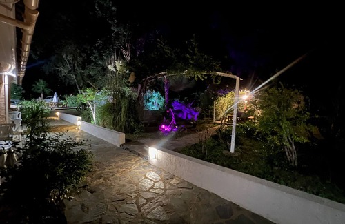 Santa-Maria-Poggio Appartement | Studio dans grand parc, proche mer/rivière idéal couple et famille