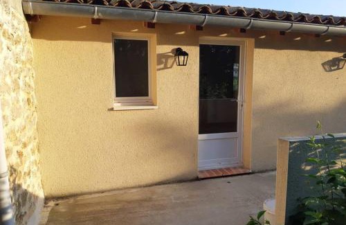 Mas-Saintes-Puelles Appartement | Studio dans un cadre champêtre