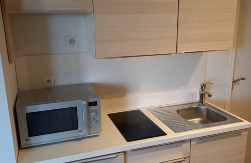 Le Cannet Appartement | Studio dans villa avec piscine à 7 min en voiture des plages et de la Croisette