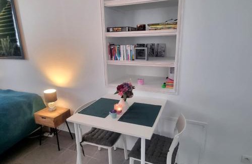 Montfort-l'Amaury Appartement | Studio de 23 m² au centre de Montfort L'amaury
