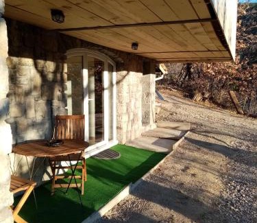 Puget-Rostang Appartement | Studio de Charme neuf à la Montagne