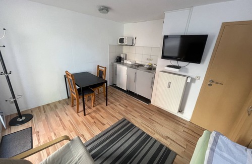 Fuldabruck Appartement | Studio-Budget-Salle de bain privée séparée-Vue sur Rue-Studio 1 Bett EG