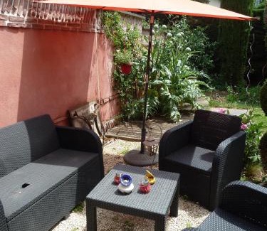 Genas Appartement | Studio de la Maison Rouge