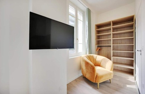 Levallois-Perret Appartement | Studio Deluxe PMR apartment with WiFi, AC in nice Levallois-Perret