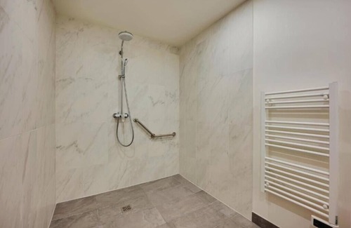 Levallois-Perret Appartement | Studio Deluxe PMR apartment with WiFi, AC in nice Levallois-Perret
