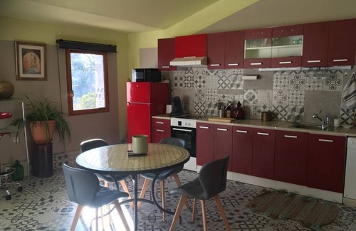 Pujaut Appartement | STUDIO DES COQUELICOTS DANS UN MAS PROVENCAL